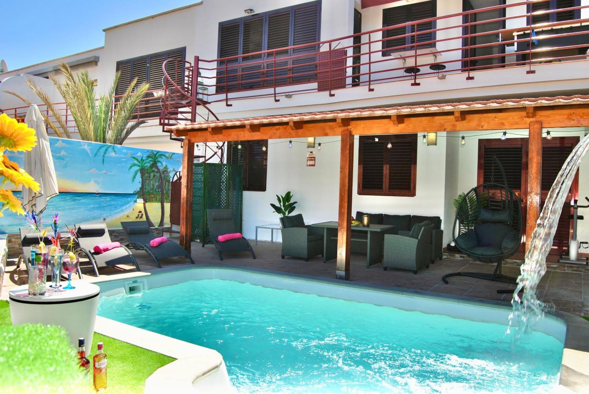 Vil·la Puerto Rico In Front Of The Shopping Center With Private Heated Saltwater Pool With Jacuzzi & Arcade Games & T Able Foot Ball Puerto Rico (Gran Canaria)