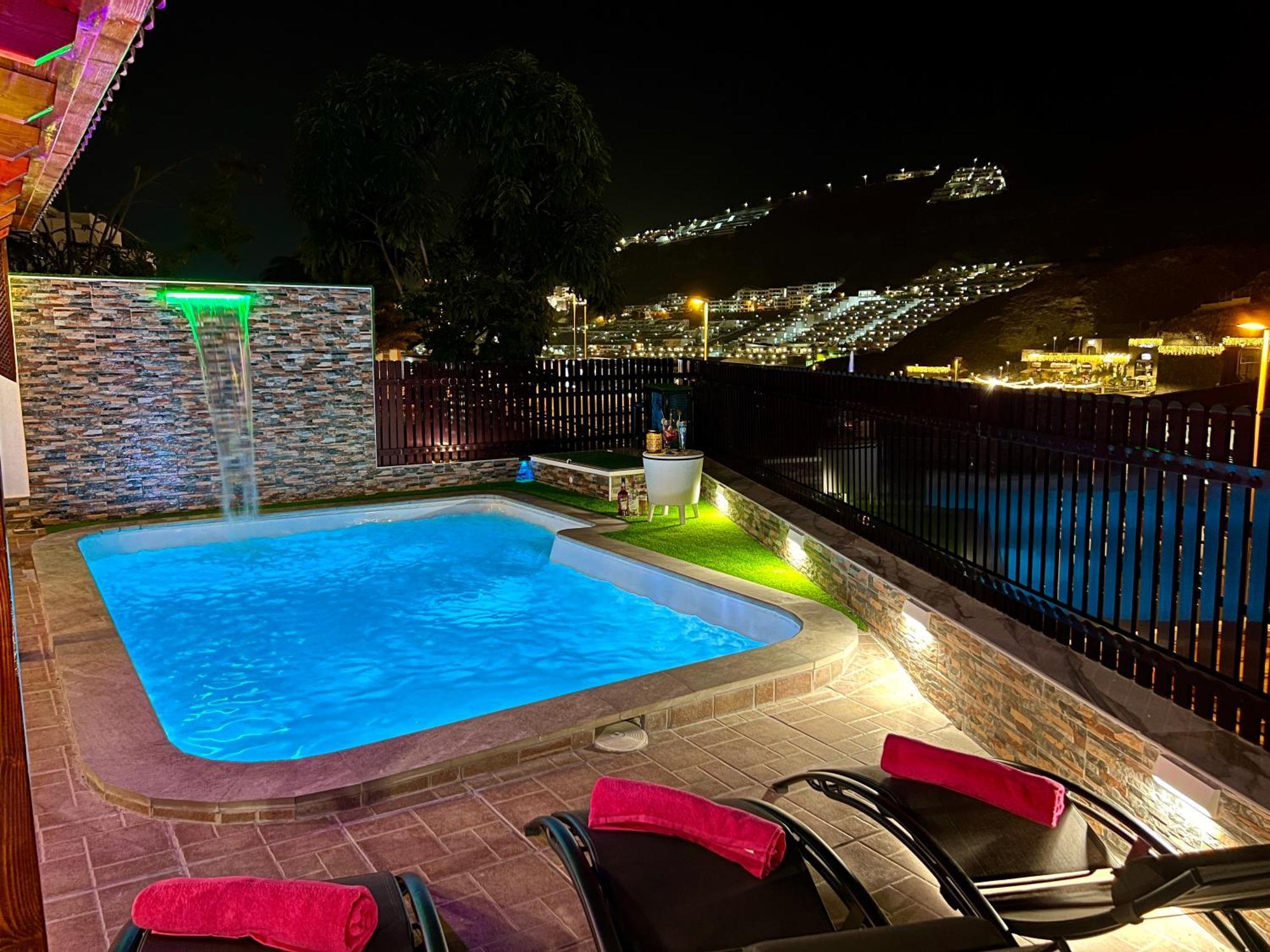 Puerto Rico In Front Of The Shopping Center With Private Heated Saltwater Pool With Jacuzzi & Arcade Games & T Able Foot Ball Vil·la *